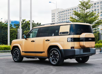 钛7配备18-20英寸五辐式双色轮毂